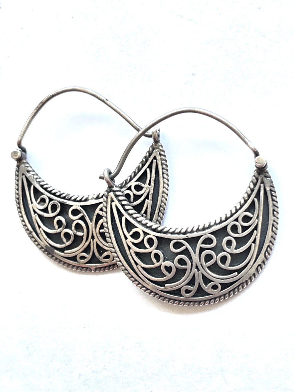 Vintage Artisan Bali 925 Sterling Silver Filigree Crescent Moon Hoop Earrings